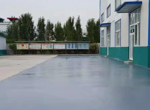 资阳彩色路面喷涂翻新的材料对冬季
